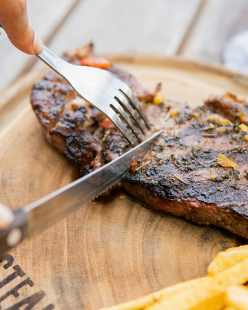 Serrated vs Non Serrated Steak Knives